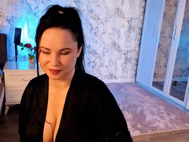 Juliamills live cam on BongaCams