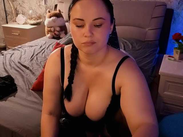 Juliamills, en directo ahora en BongaCams