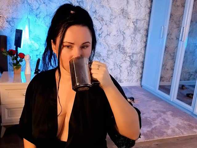 Juliamills live cam on BongaCams