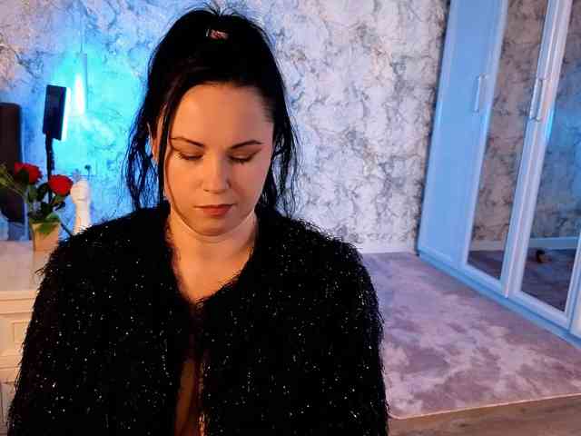 Juliamills Live Webcam on BongaCams