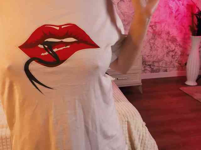 Juliamills webcam