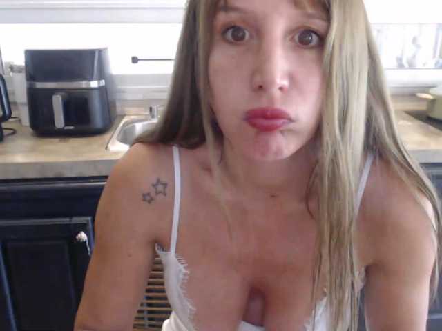 Sweet-Maga live cam on BongaCams
