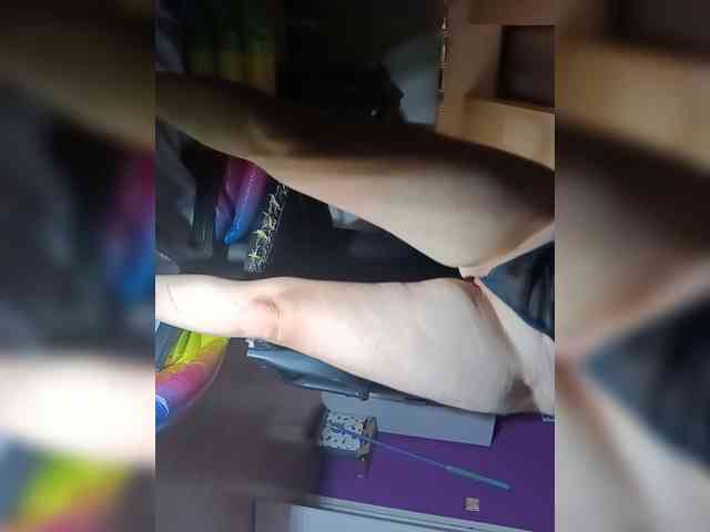 MoaningKitty23 webcam