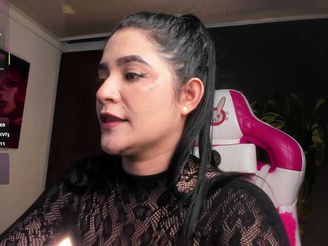 Emilyjhonson-1 live cam on BongaCams