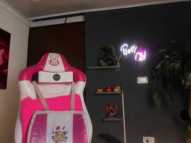 Emilyjhonson-1 live cam on BongaCams