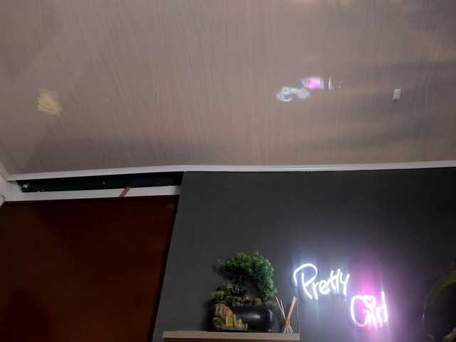 Emilyjhonson-1 live cam preview