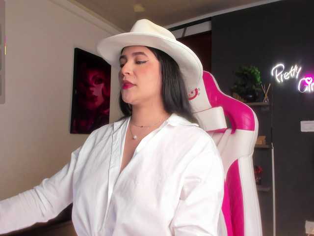 Emilyjhonson-1 live cam on BongaCams