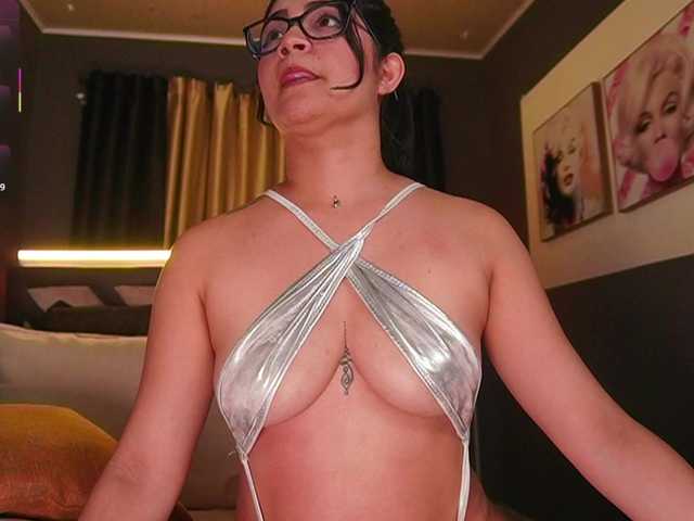 Emilyjhonson-1's BongaCams show and profile