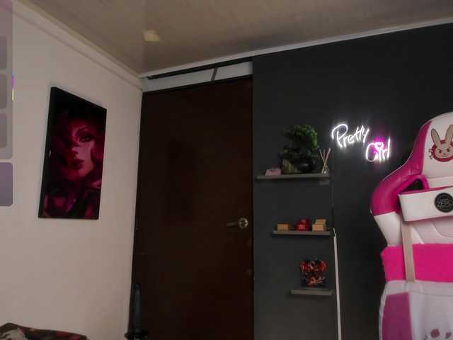 Emilyjhonson-1 live cam on BongaCams