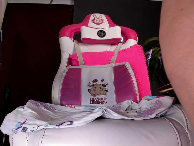 Emilyjhonson-1 live cam on BongaCams
