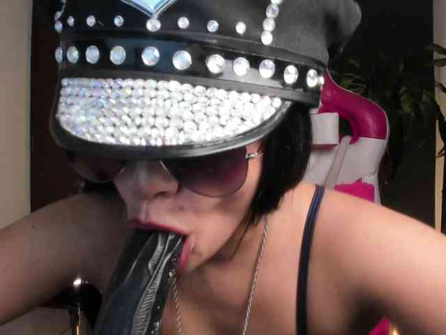 Emilyjhonson-1 Live Webcam on BongaCams