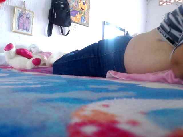 Modella: maturehornykinky