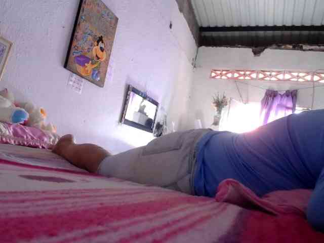 Modelo: maturehornykinky