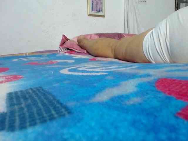Maturehornykinky's cam show statistics and live stream
