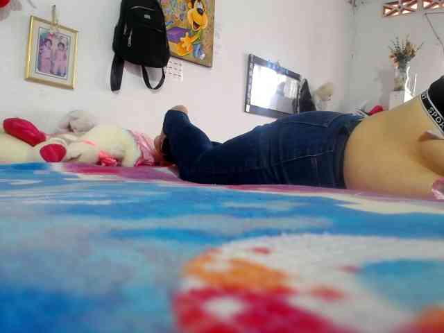 Modelo: maturehornykinky
