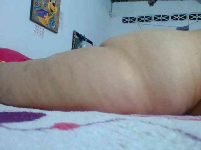 Modelo: maturehornykinky