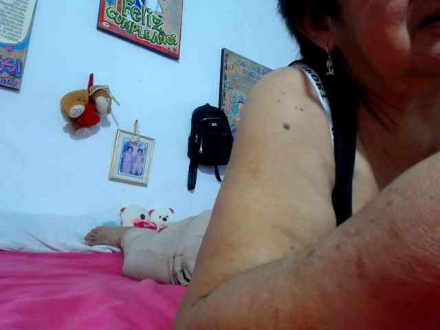 maturehornykinky webcam
