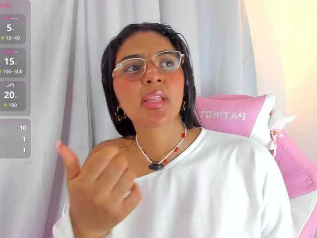 Melodymoore live cam on BongaCams