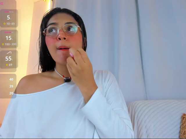 Melodymoore live cam on BongaCams