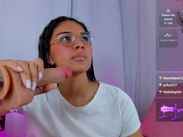 Melodymoore live cam on BongaCams
