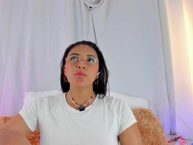Melodymoore live cam on BongaCams