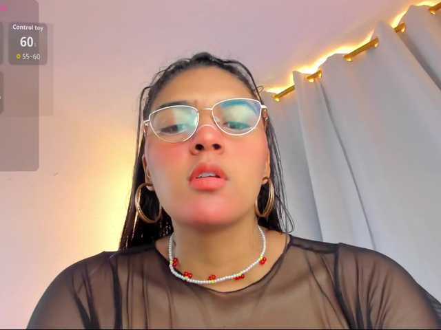 Melodymoore live cam on BongaCams