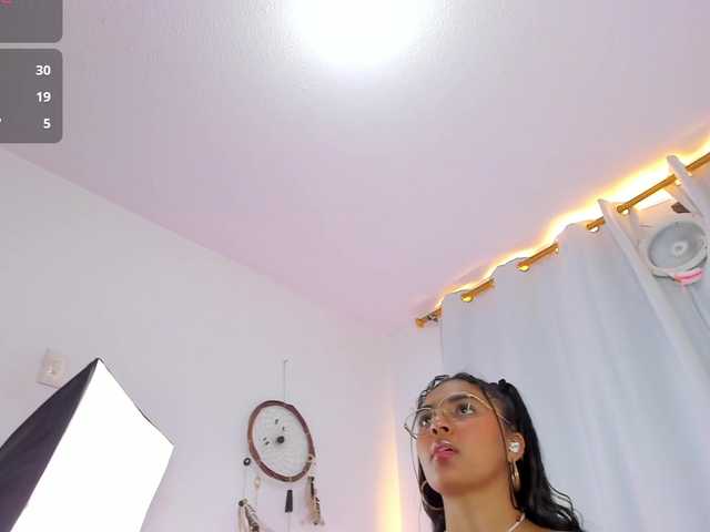 Melodymoore live webcam show