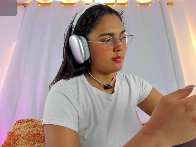 Melodymoore live webcam show