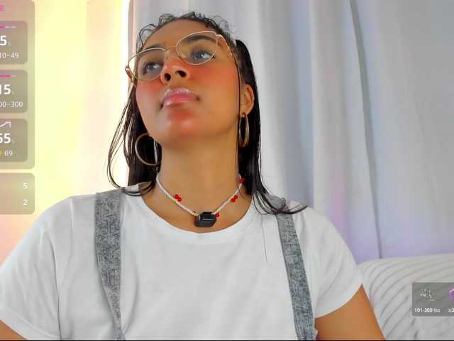 Melodymoore live cam on BongaCams