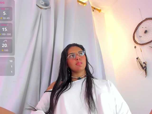 Melodymoore live cam on BongaCams