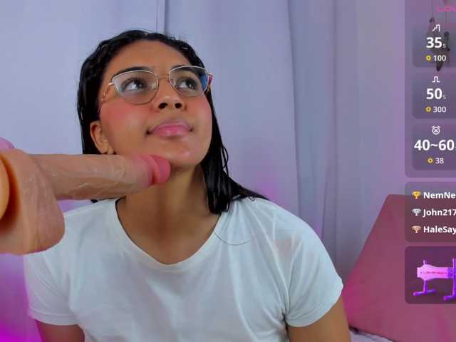 Melodymoore live cam on BongaCams