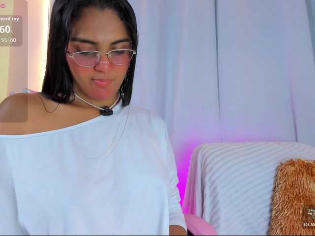 Melodymoore live cam on BongaCams