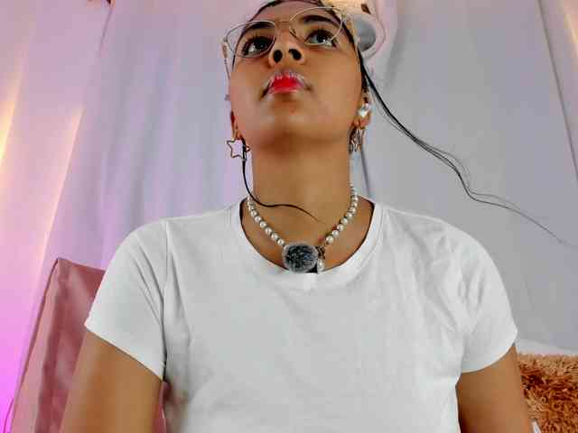 Melodymoore webcam