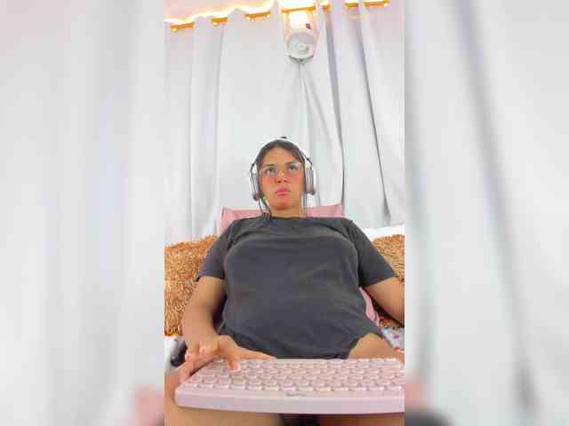 Melodymoore webcam