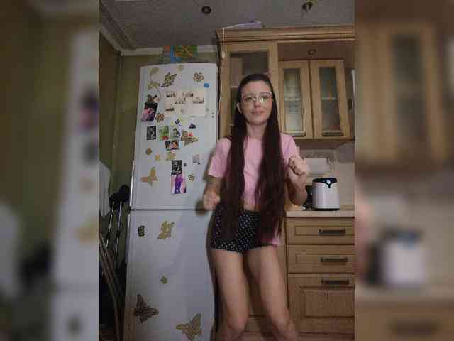 โมเดลนี้กำลังถ่ายทอดสดอยู่. Ymmixxx