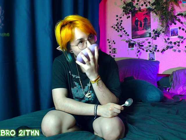 Tricky-Kitsune live cam on BongaCams