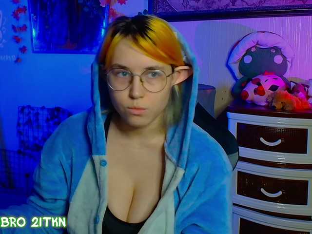 Tricky-Kitsune live cam on BongaCams