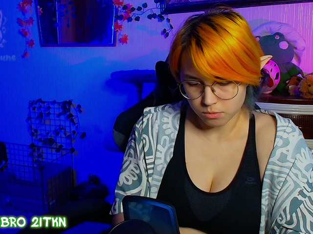 Tricky-Kitsune live cam on BongaCams