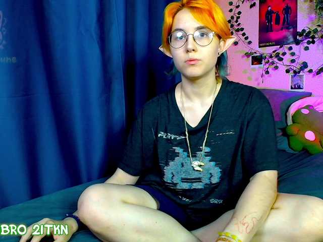 Tricky-Kitsune live cam on BongaCams