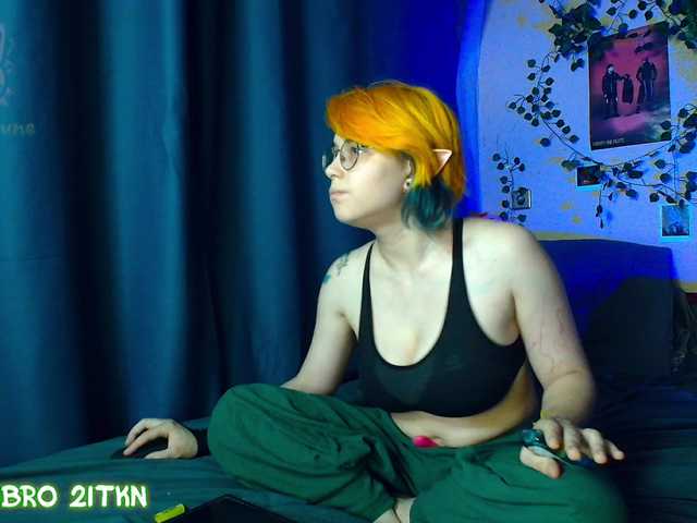 Tricky-Kitsune live cam on BongaCams