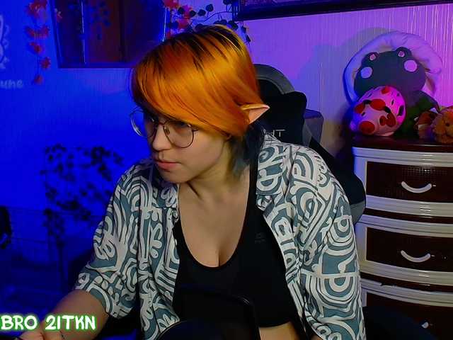 Tricky-Kitsune live cam on BongaCams