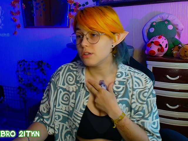 Tricky-Kitsune live cam on BongaCams