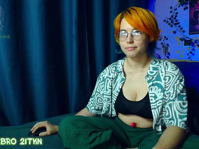 Tricky-Kitsune live cam on BongaCams