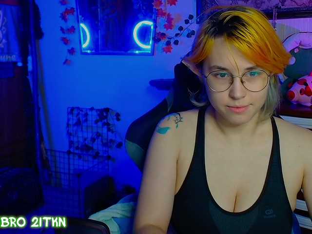Tricky-Kitsune live cam on BongaCams