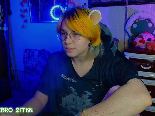 Tricky-Kitsune live cam on BongaCams