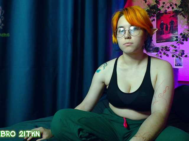 Tricky_Kitsune live webcam show
