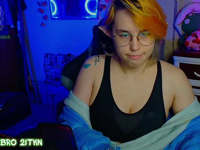 Tricky-Kitsune live cam on BongaCams