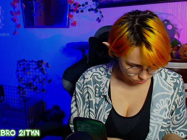 Tricky-Kitsune live cam on BongaCams