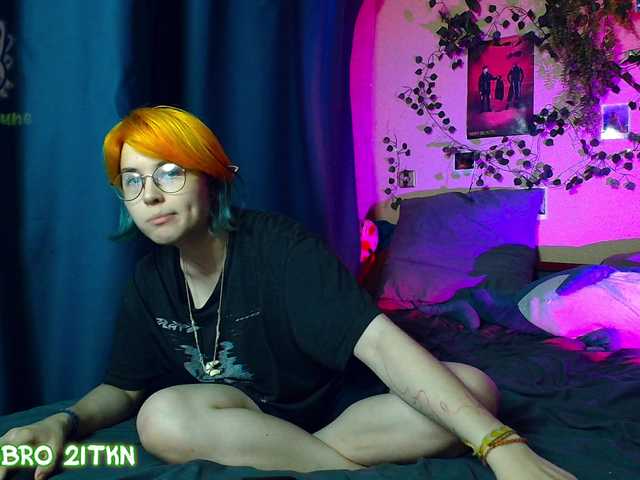 Tricky-Kitsune live cam on BongaCams