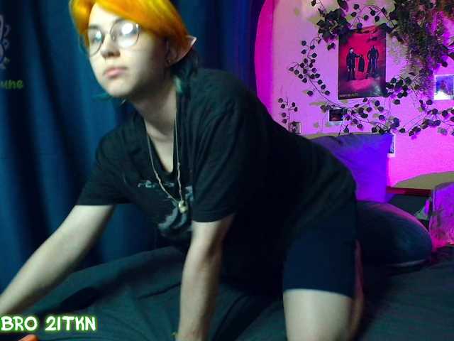 Tricky-Kitsune live cam on BongaCams